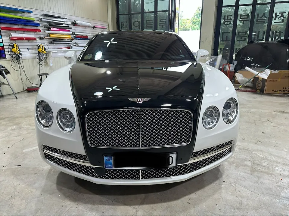 Bentley Flying Spurのカーラッピング事例|高級感を高めるツートン施工 施工写真 2-1