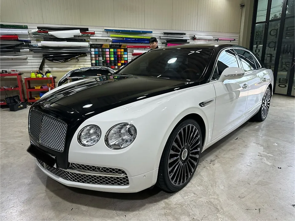 Bentley Flying Spurのカーラッピング事例|高級感を高めるツートン施工 施工写真 1-2