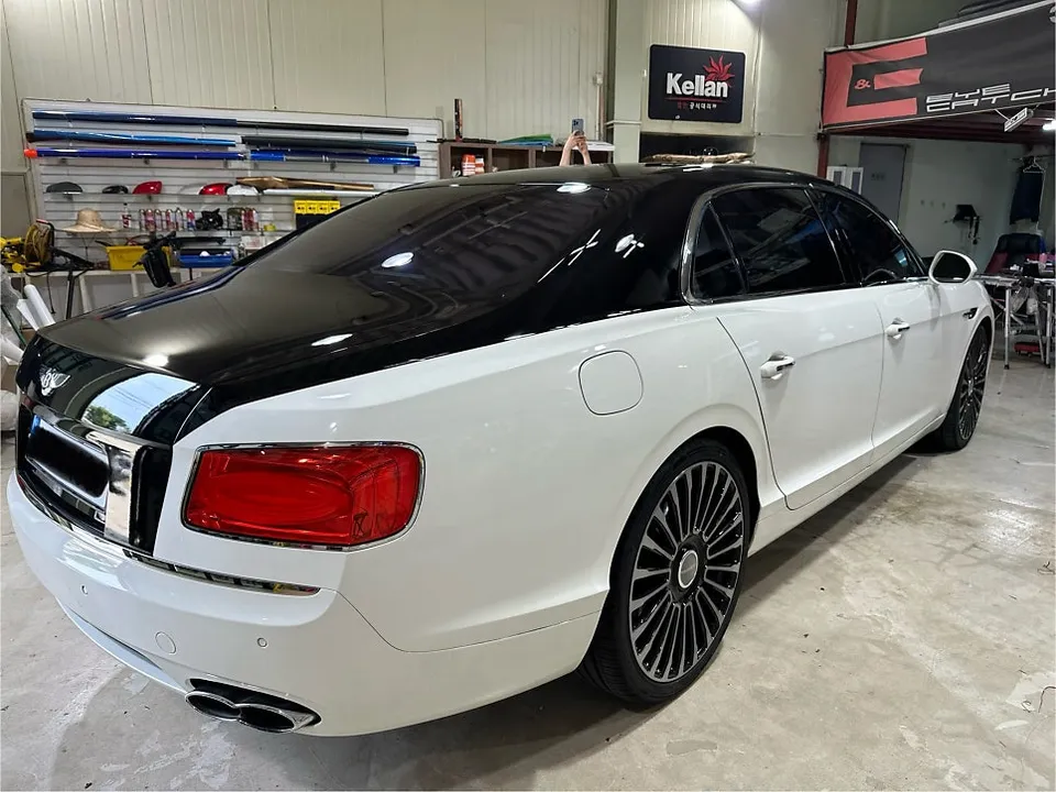 Bentley Flying Spurのカーラッピング事例|高級感を高めるツートン施工 施工写真 3-2