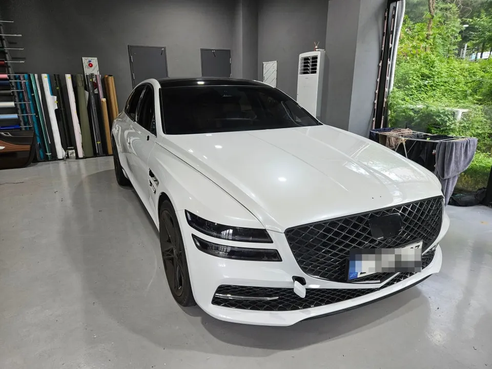 Genesis G80 RG3のカーラッピング事例：サテンパールベビーピンク 施工写真 2-1