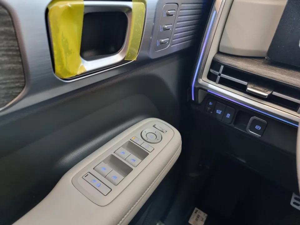 Hyundai Santa Feのカーフィルム施工事例|費用目安・仕上がり 施工写真 3-3