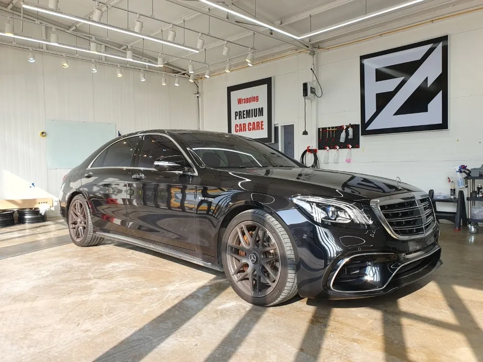 メルセデス・ベンツ S63 AMGのカーラッピング事例 施工写真 1-1
