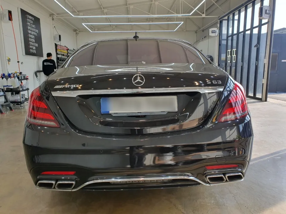 メルセデス・ベンツ S63 AMGのカーラッピング事例 施工写真 2-1