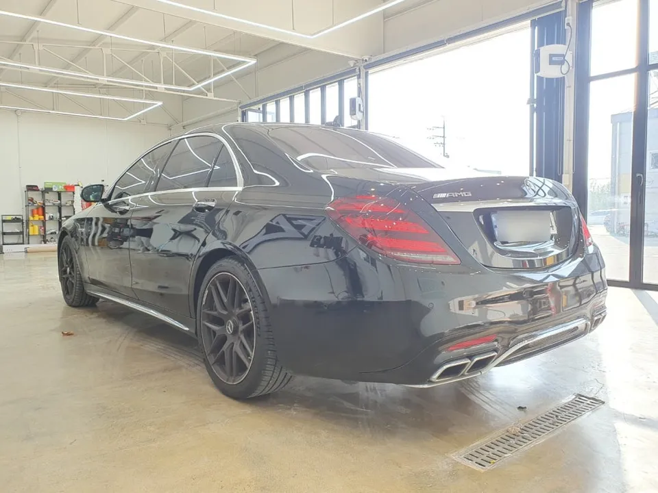 メルセデス・ベンツ S63 AMGのカーラッピング事例 施工写真 3-1
