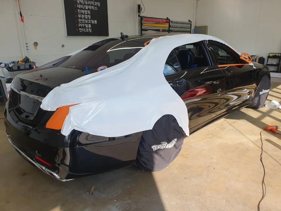メルセデス・ベンツ S63 AMGのカーラッピング事例 施工写真 1-3