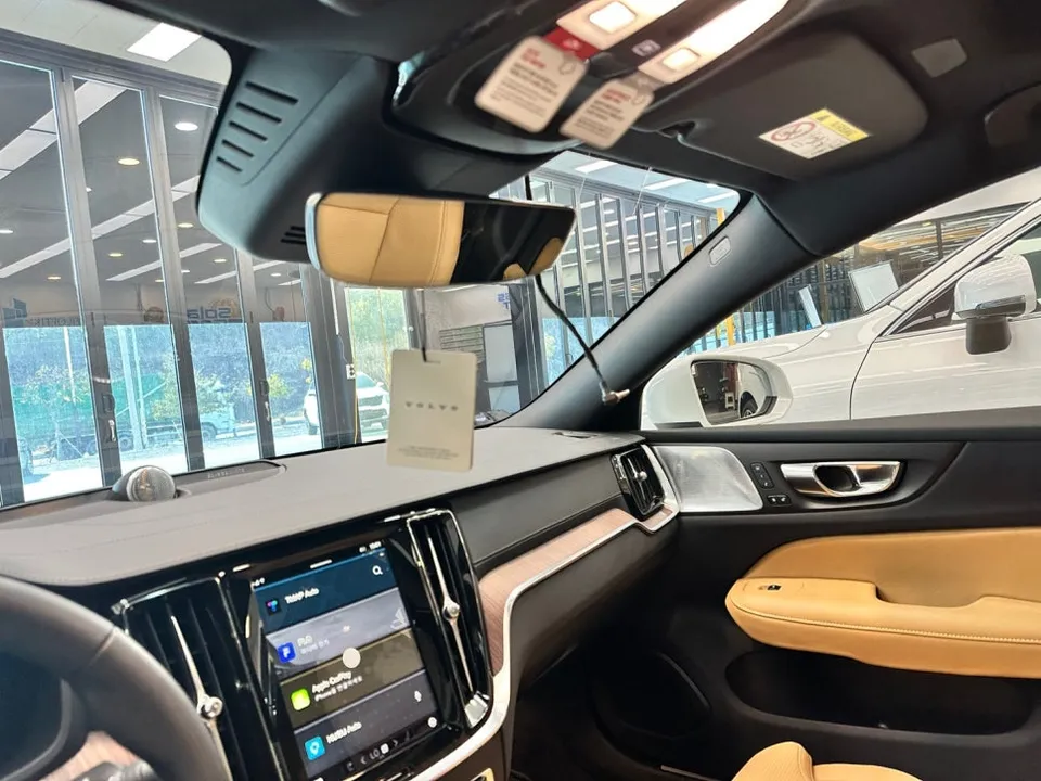 Volvo S60のカーフィルム施工事例|費用目安・仕上がり 施工写真 1-2