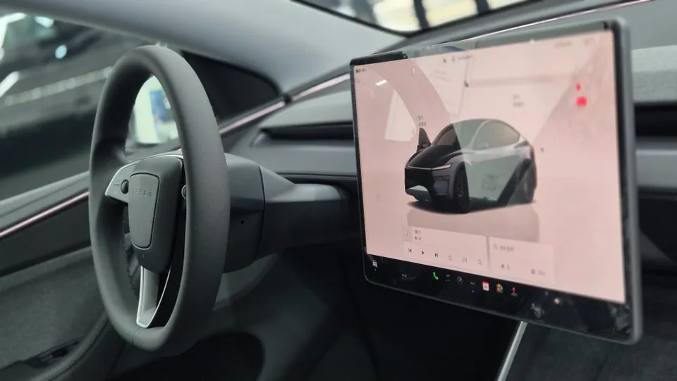 Tesla Model Y wheel repair - Tesla Model Y Rim Repair Review — Flawless Curb Rash Removal photo 3