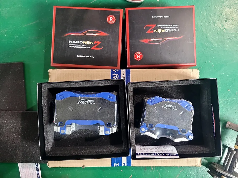 Kia Stinger Brembo Hardron ZR Racing Brake Pad Replacement Review photo 3