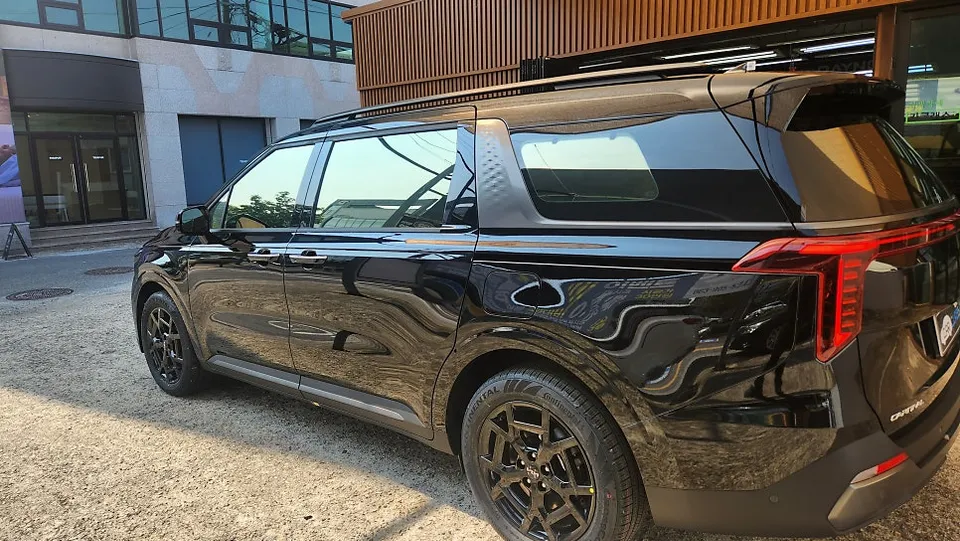 Kia Carnival window tinting - Kia Carnival Window Tinting Review: Champagne Gold Film photo 5