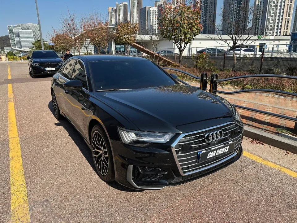 Audi A6のカーラッピング事例｜クロームパーツのブラックアウト 写真