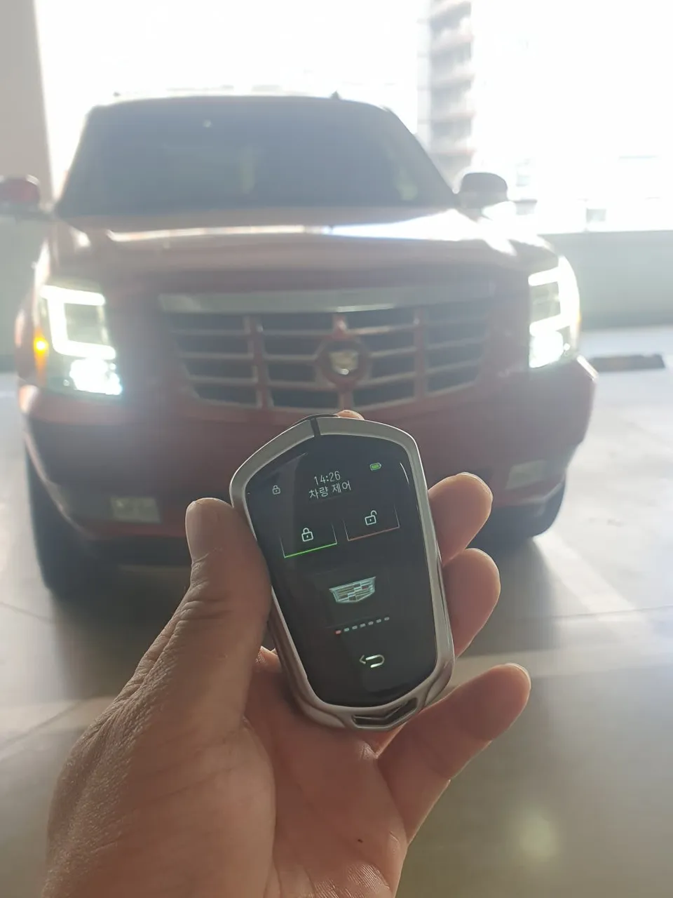 Cadillac Escalade oem options - Cadillac Escalade OEM Options Review: LCD Key Upgrade photo 3