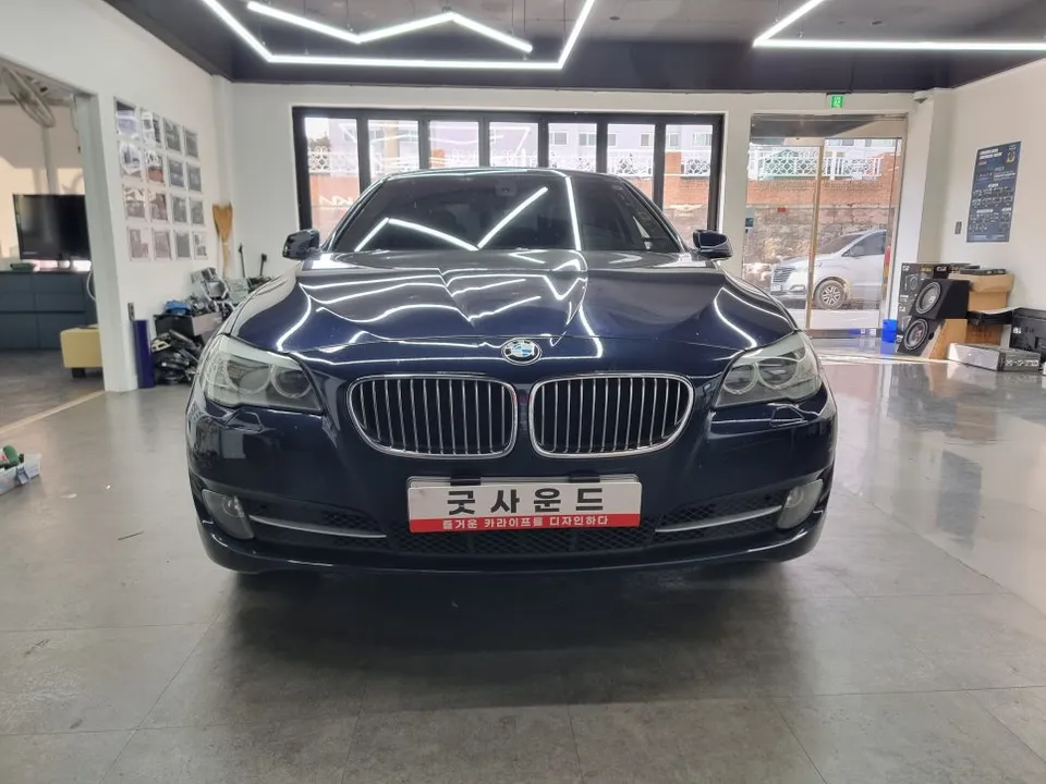 BMW 5 Series F10 dash cam installation result