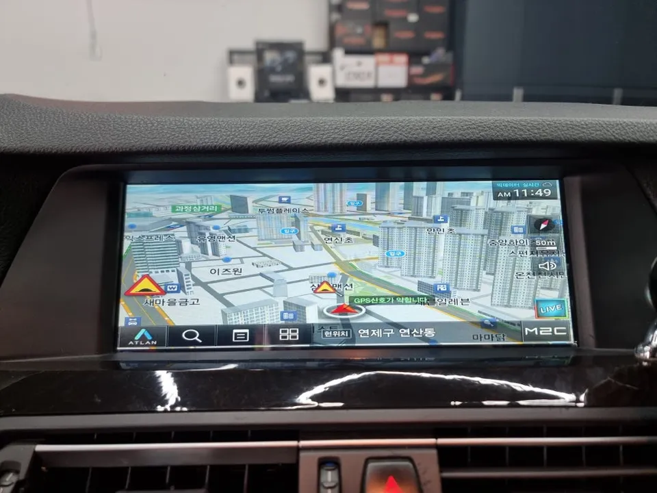 BMW 5 Series F10のドライブレコーダー取付事例 施工写真 5