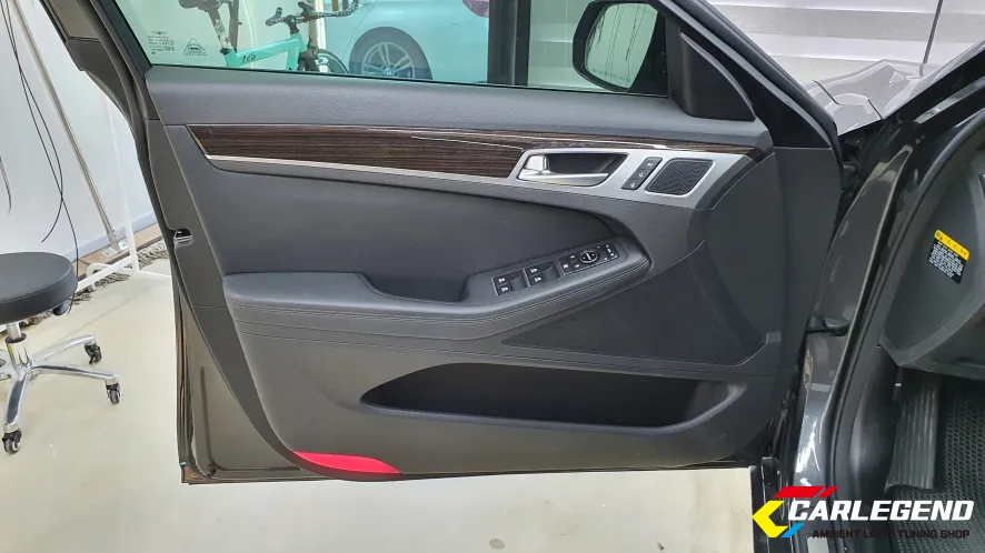 Genesis G80 DH ambient lighting - Genesis G80 Ambient Lighting Review — Seamless Integration photo 3