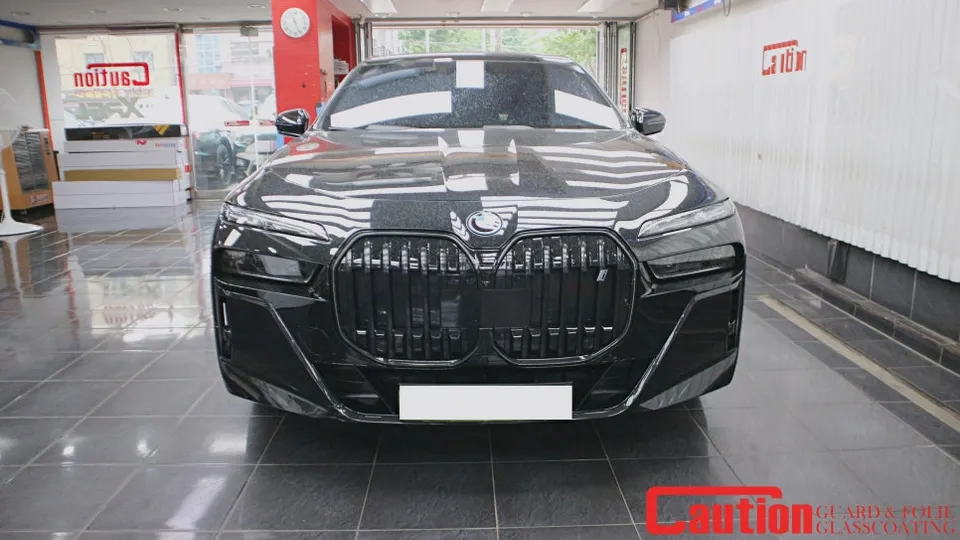BMW i7のカーラッピング事例｜費用目安・仕上がり 写真