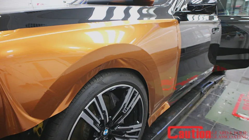 BMW i7のカーラッピング事例|費用目安・仕上がり 施工写真 1-2