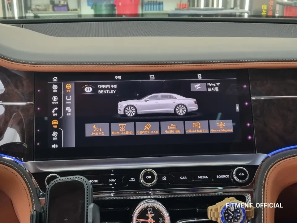 Bentley Flying SpurのAndroid Auto・CarPlay取付事例 施工写真 1-3