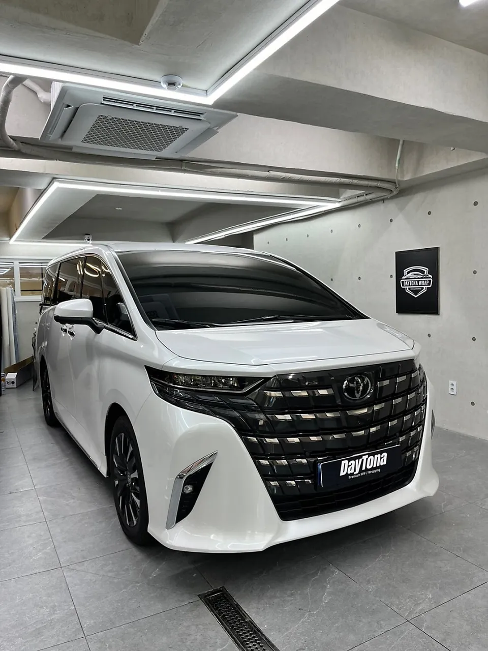 Toyota Alphard ppf - Toyota Alphard Two-Tone PPF Review: Enhanced Luxury photo 4