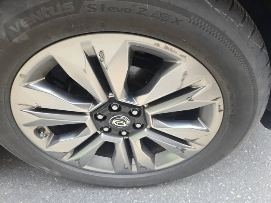Kia Mohave The Masterのホイールリペア・塗装事例 施工写真 2-1