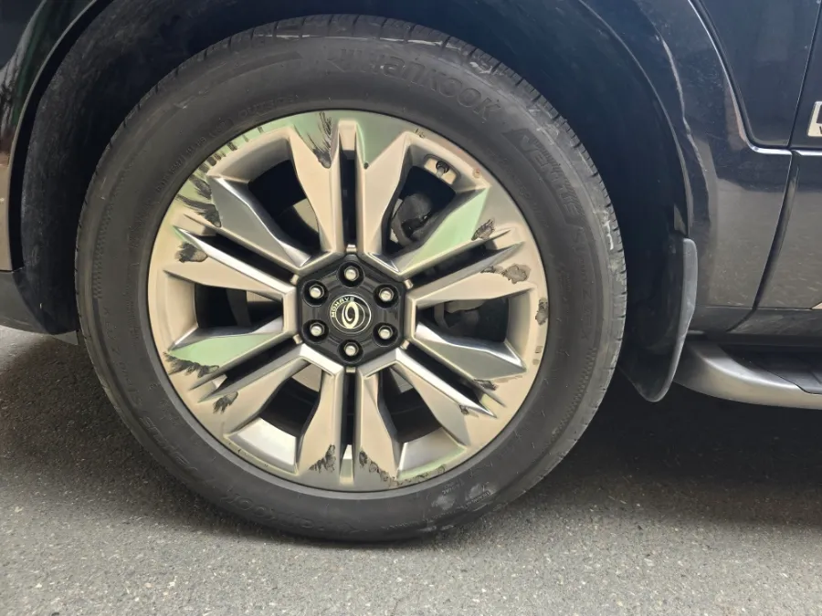 Kia Mohave The Masterのホイールリペア・塗装事例 施工写真 3-1