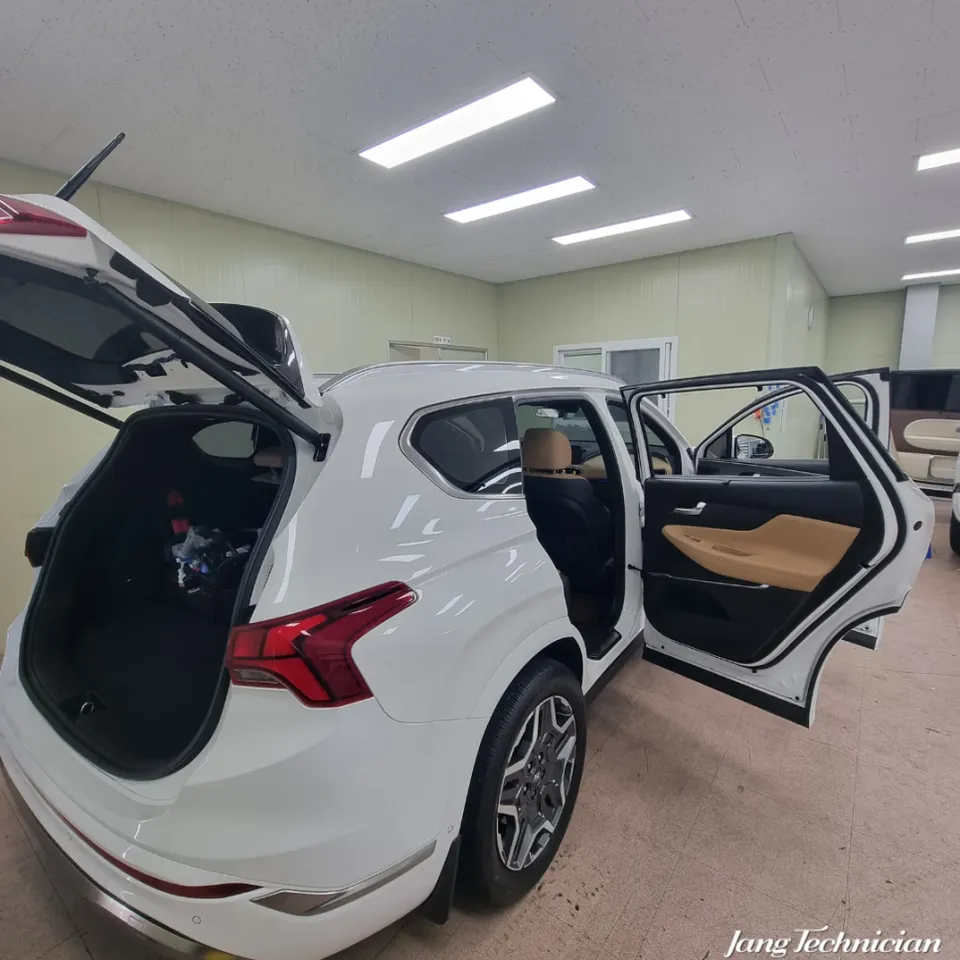 Hyundai Santa Feのカーフィルム施工事例|費用目安・仕上がり 施工写真 2-1
