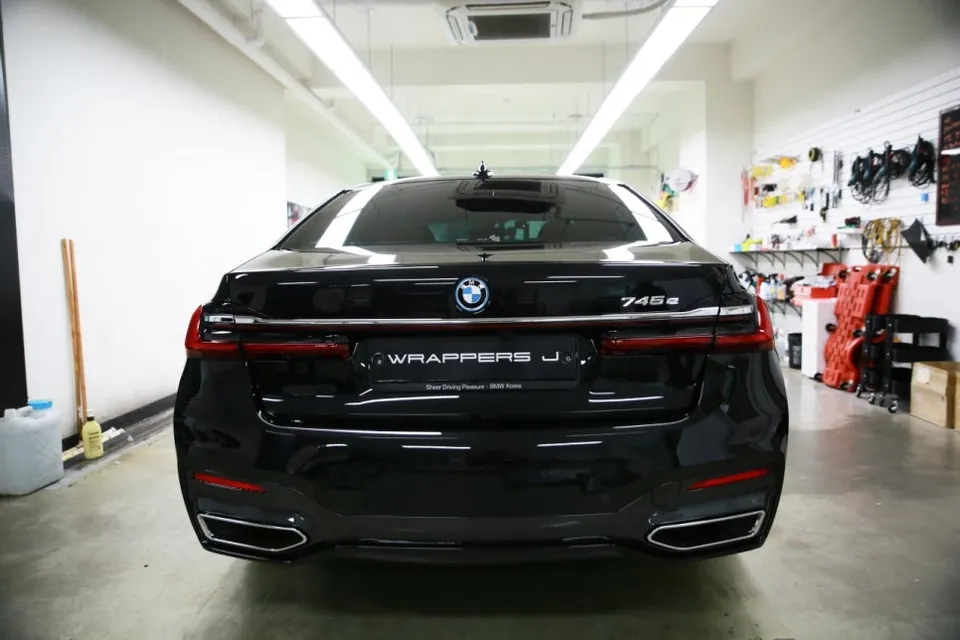 BMW 7 Seriesのカーフィルム施工事例｜費用目安・仕上がり 施工写真 3-1