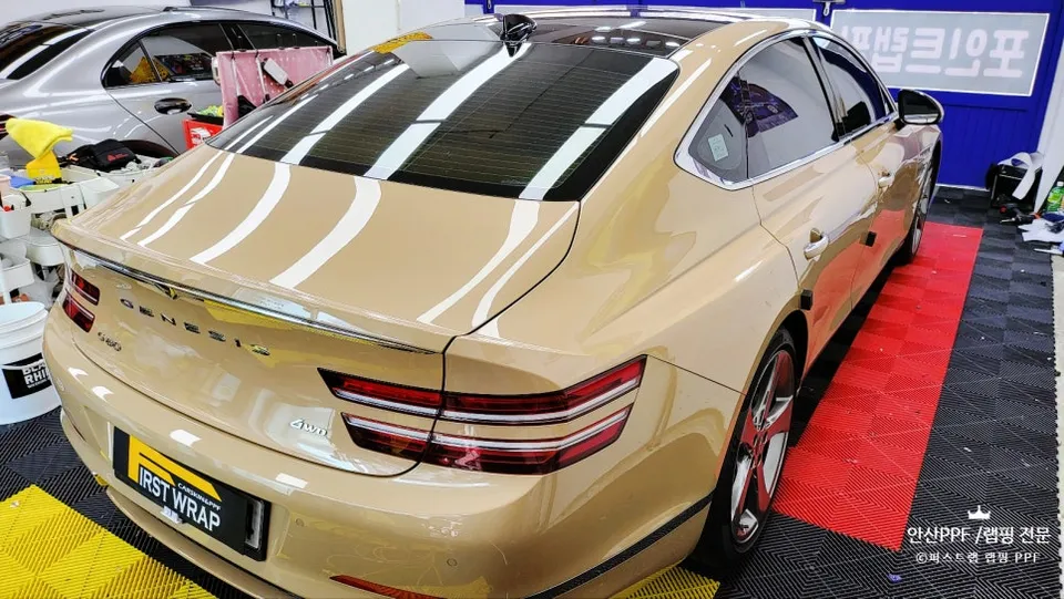 Genesis G80のカーラッピング事例|費用目安・仕上がり 施工写真 2-2