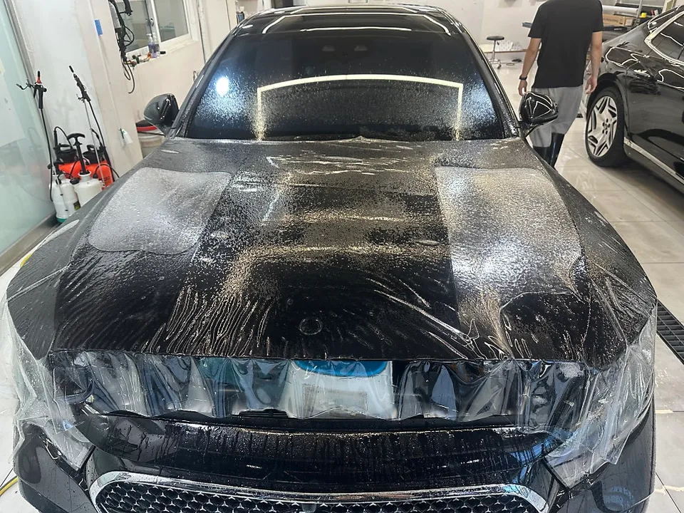 Mercedes-Benz EクラスのPPF施工事例|費用目安と仕上がり 施工写真 1-2