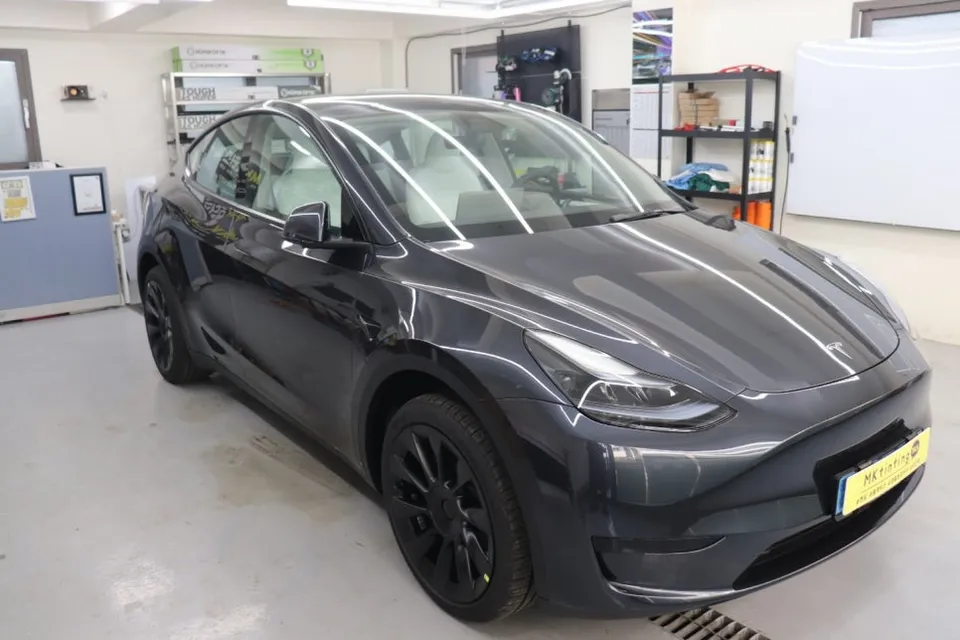 Tesla Model YのPPF施工事例｜費用目安と仕上がり 施工写真 1-1