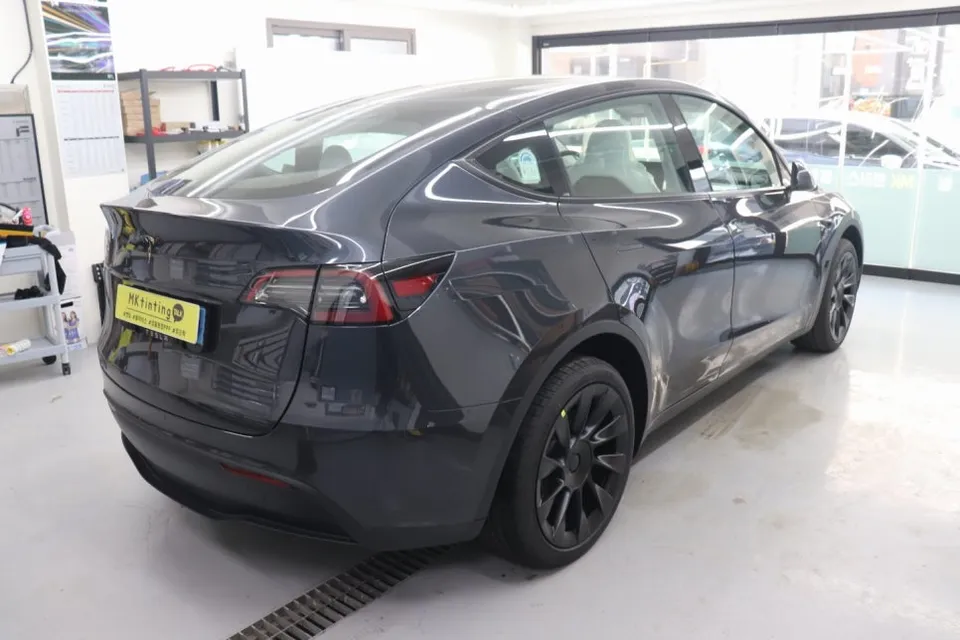 Tesla Model YのPPF施工事例｜費用目安と仕上がり 施工写真 2-1