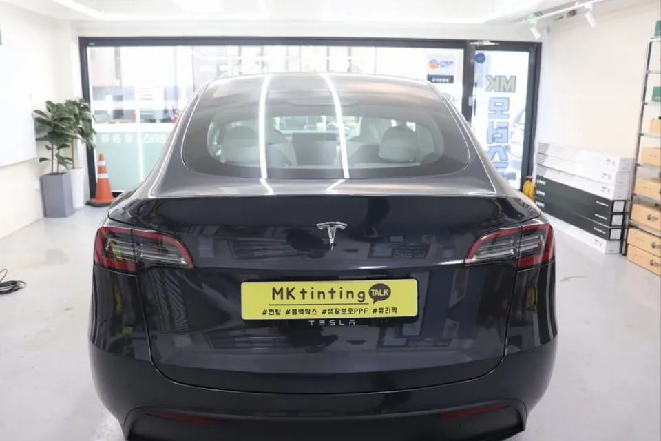 Tesla Model YのPPF施工事例｜費用目安と仕上がり 施工写真 3-1