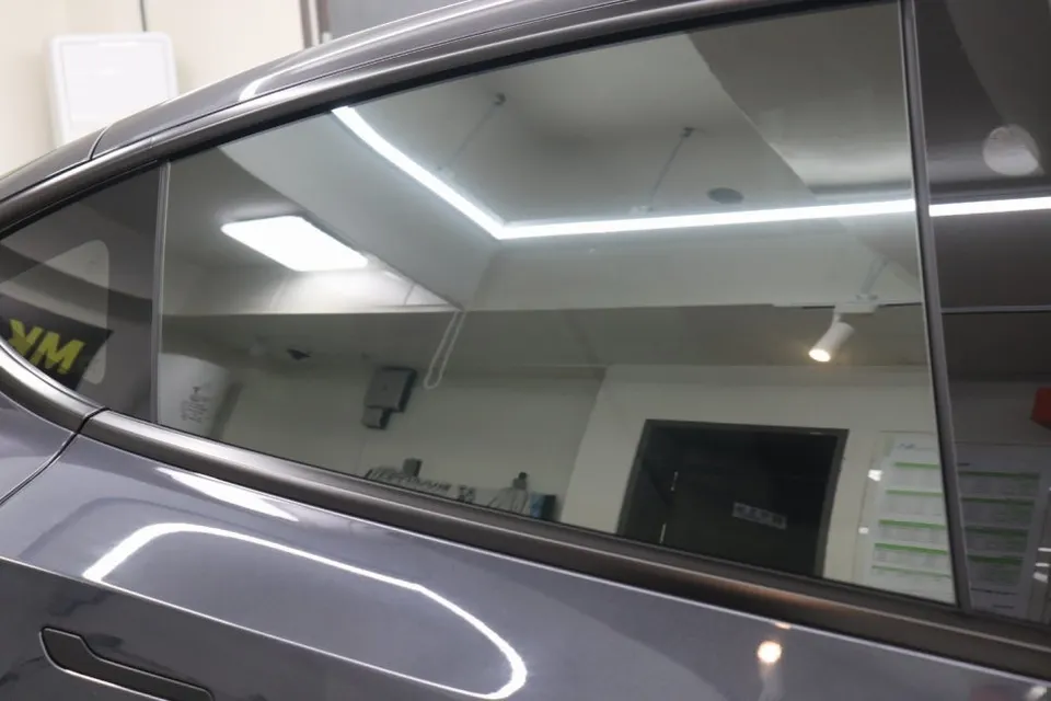 Tesla Model YのPPF施工事例｜費用目安と仕上がり 施工写真 2-3