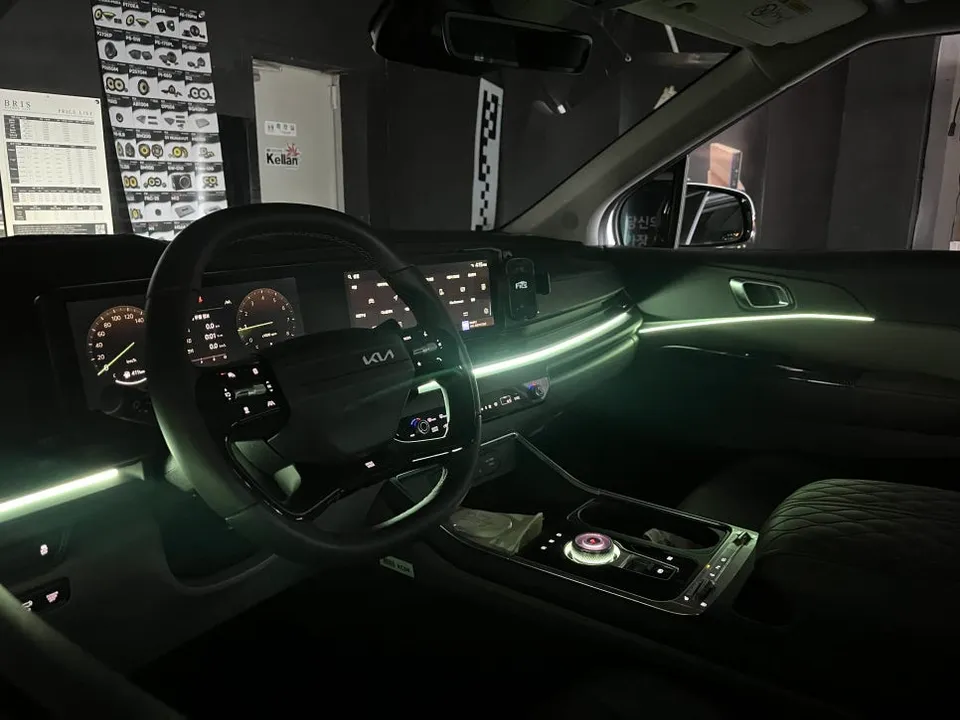 Kia Carnival ambient lighting - Kia Carnival Ambient Lighting Review — Enhanced Interior Mood photo 3