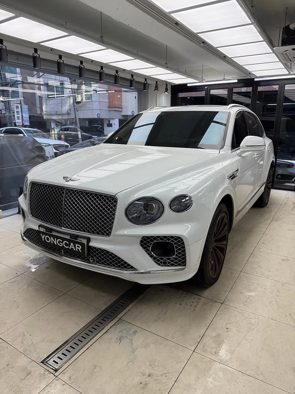 Bentley Bentaygaのカーラッピング事例｜費用目安・仕上がり 施工写真 2-1