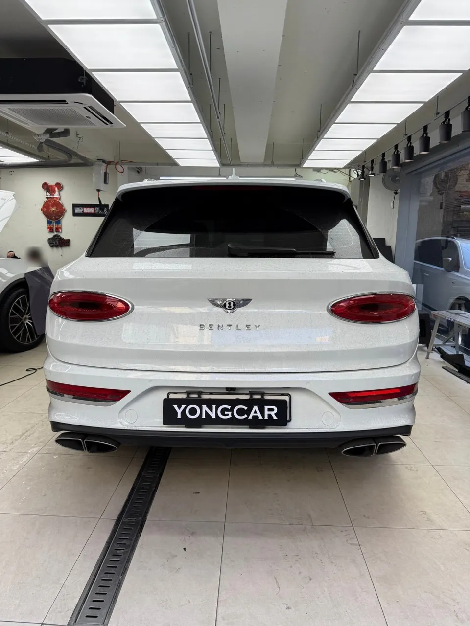 Bentley Bentaygaのカーラッピング事例｜費用目安・仕上がり 施工写真 3-1