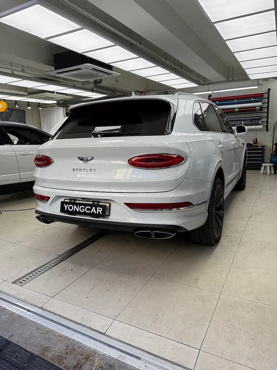 Bentley Bentaygaのカーラッピング事例｜費用目安・仕上がり 施工写真 1-2