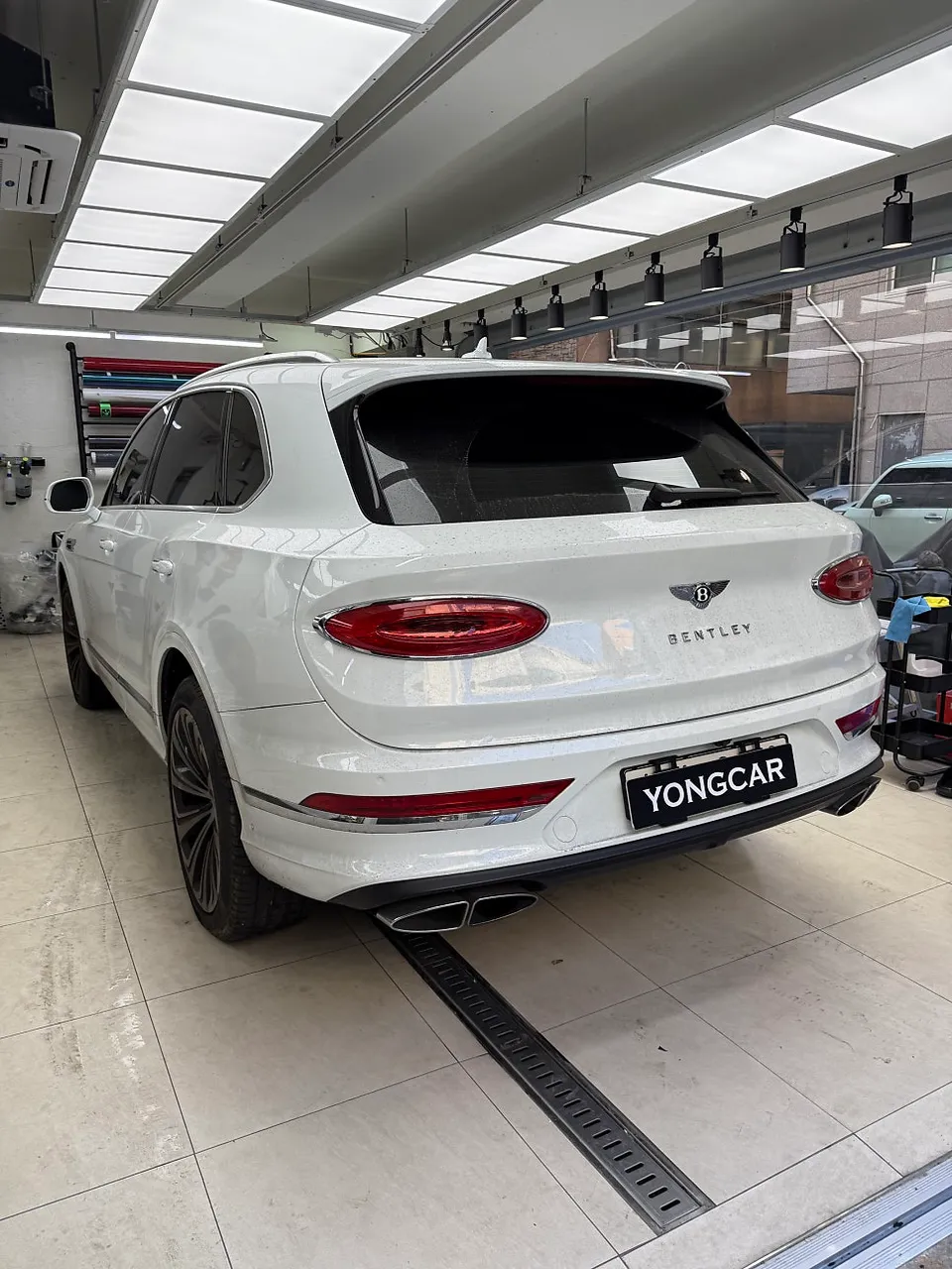 Bentley Bentaygaのカーラッピング事例｜費用目安・仕上がり 施工写真 2-2