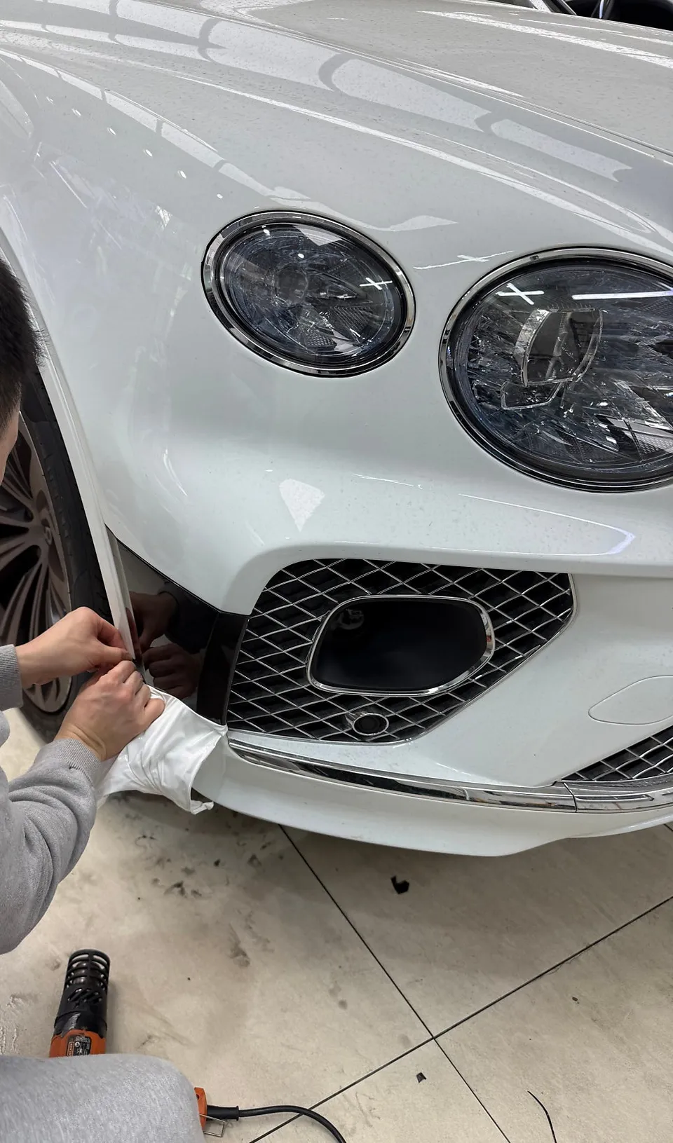 Bentley Bentaygaのカーラッピング事例｜費用目安・仕上がり 施工写真 3-2