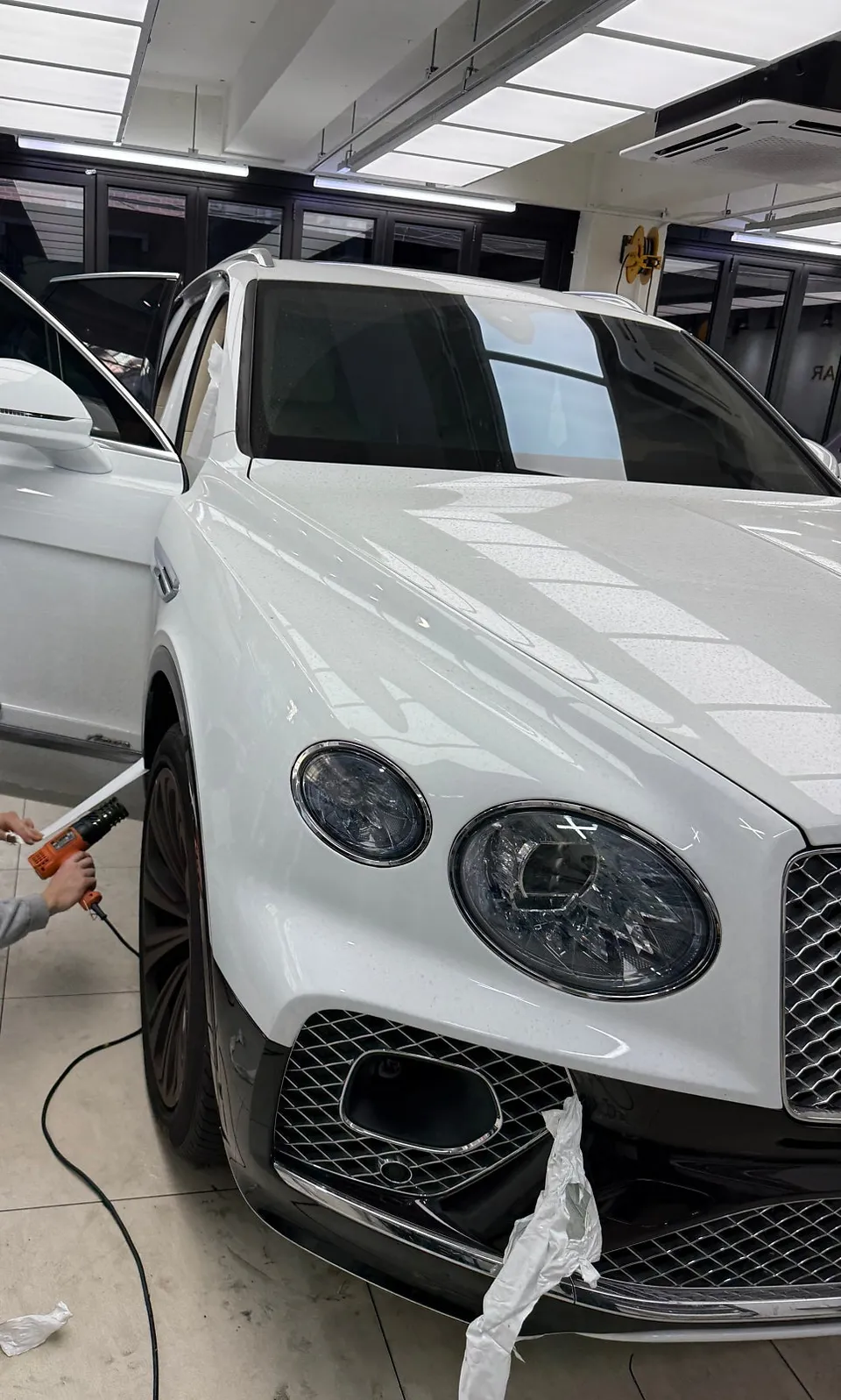 Bentley Bentaygaのカーラッピング事例｜費用目安・仕上がり 施工写真 1-3