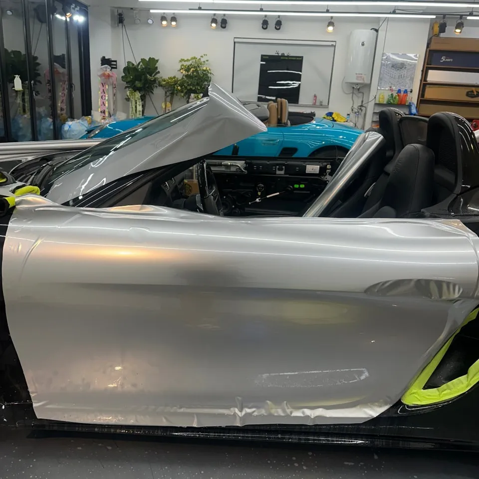 Porsche 718 PPF施工事例|カラーフィルムで個性をプラス 施工写真 3-2