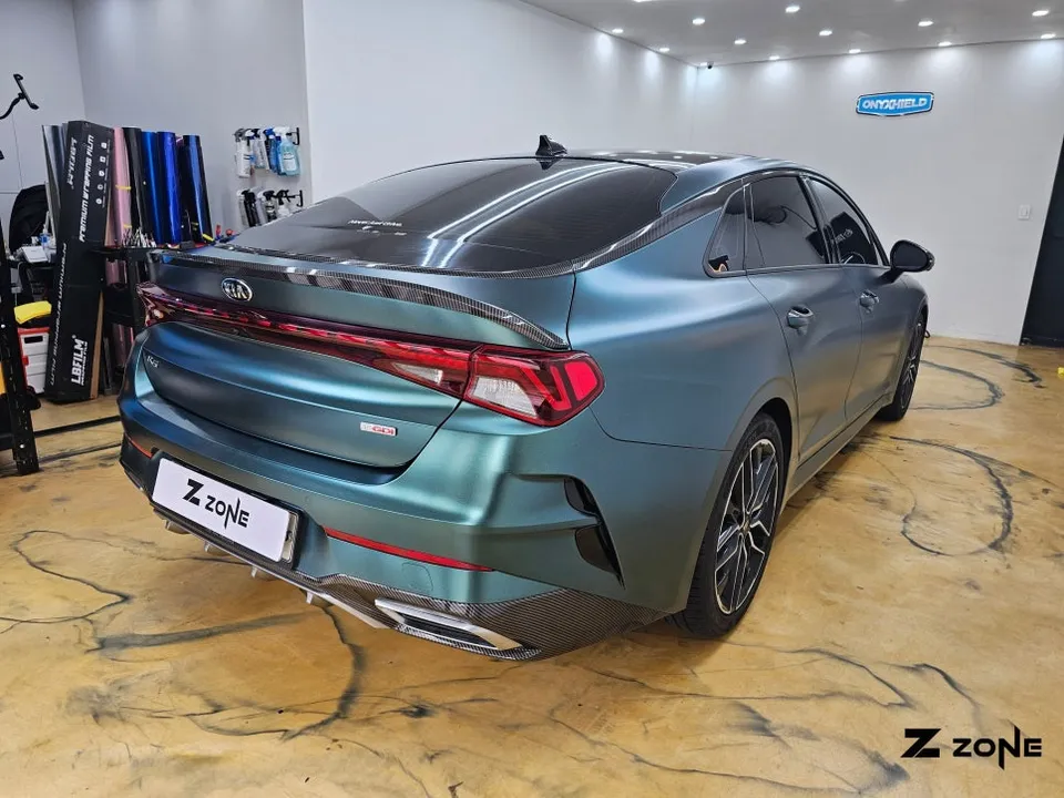 Kia K5のカーラッピング事例 施工写真 1-2