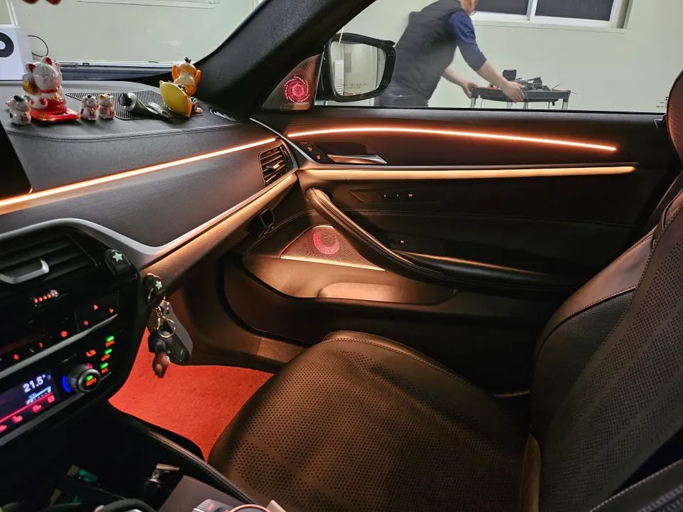 BMW 5 Series ambient lighting - BMW 5 Series Ambient Lighting Review - Glowmotion Air photo 4