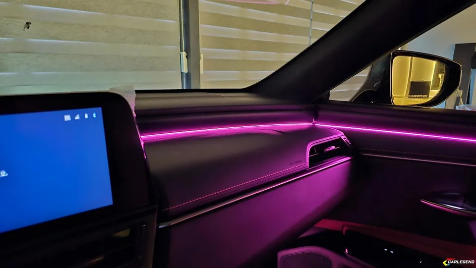Lexus ES 300h ambient lighting - Lexus ES 300h Ambient Lighting Review: Enhanced Interior Mood photo 4