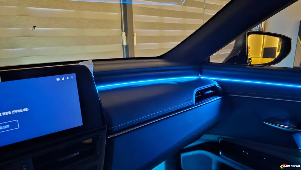 Lexus ES 300h ambient lighting - Lexus ES 300h Ambient Lighting Review: Enhanced Interior Mood photo 5