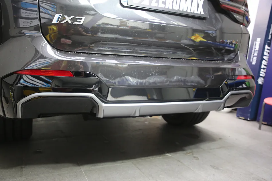 BMW iX3 vinyl wrap - BMW iX3 Gloss Black Diffuser Wrap Review photo 3