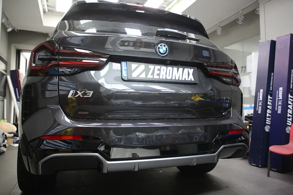 BMW iX3 vinyl wrap - BMW iX3 Gloss Black Diffuser Wrap Review photo 4