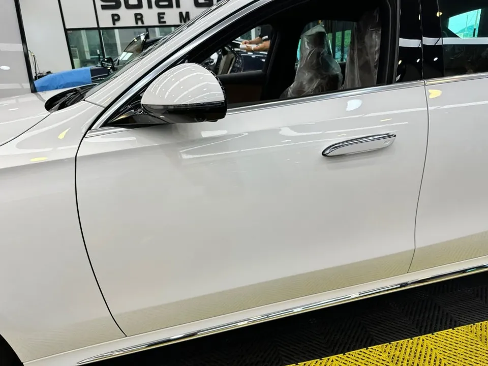 Mercedes-Benz Eクラス W213のカーフィルム施工事例 施工写真 2-2