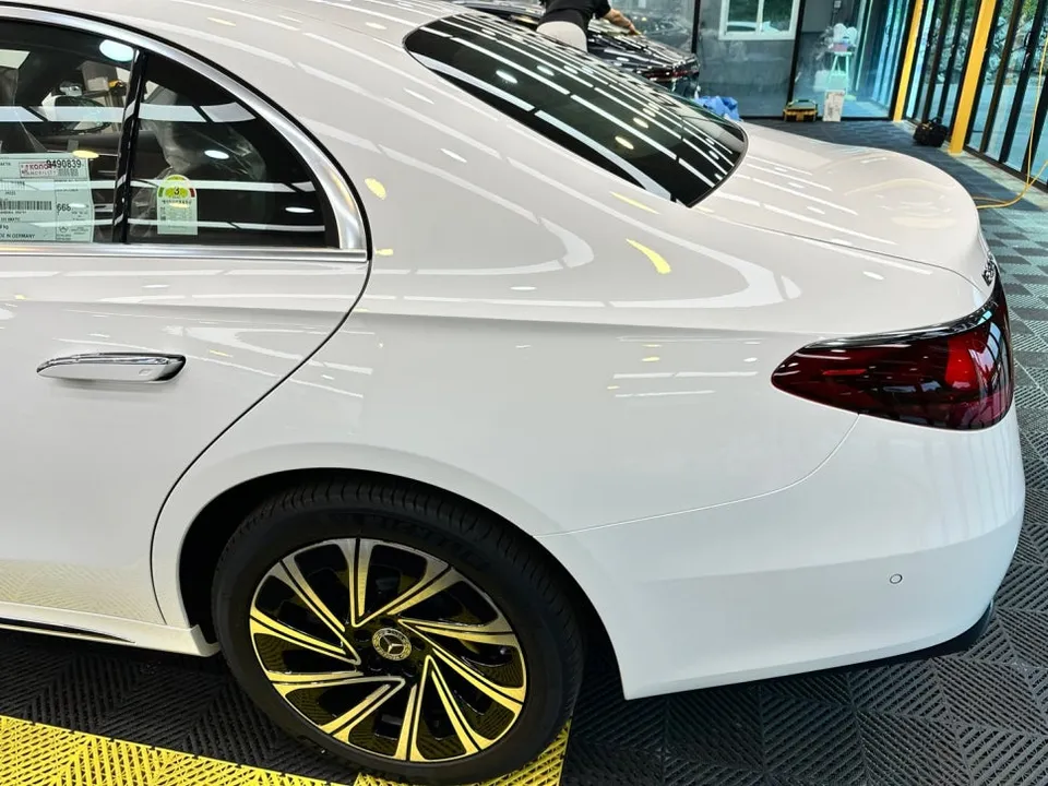 Mercedes-Benz Eクラス W213のカーフィルム施工事例 施工写真 3-2