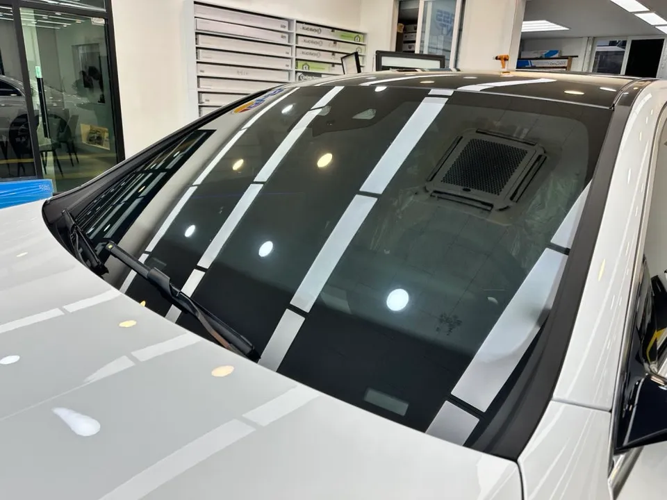 Mercedes-Benz Eクラス W213のカーフィルム施工事例 施工写真 1-3