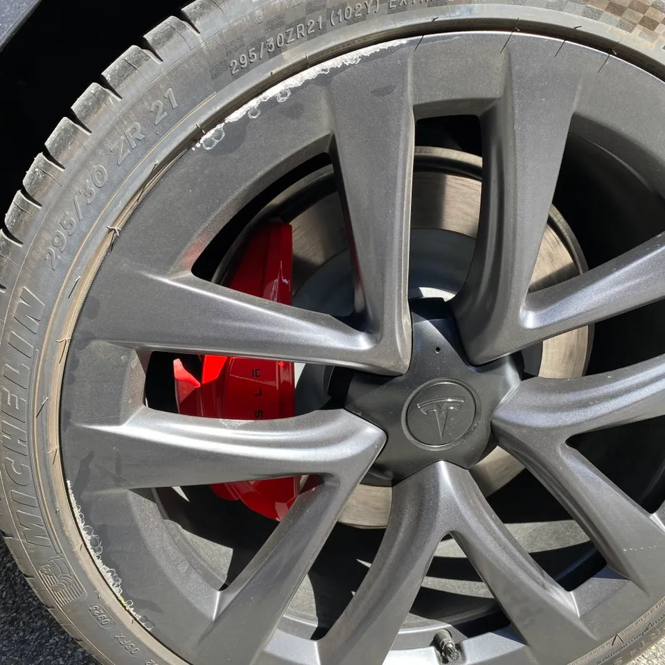 Teslaのホイールリペア・塗装事例 施工写真 2-1
